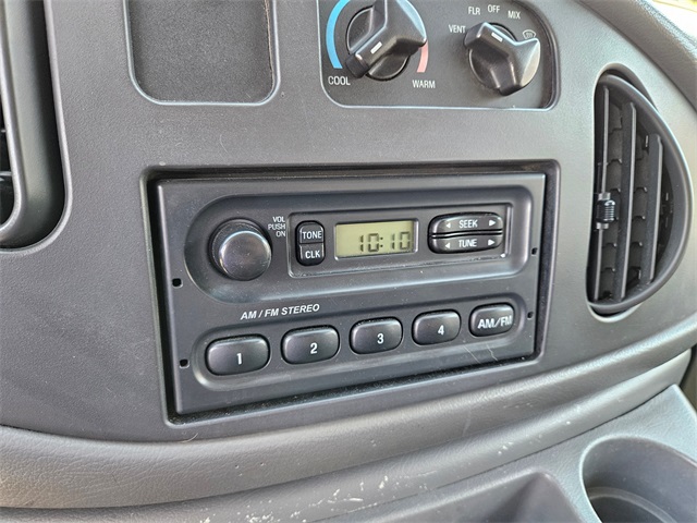 2003 Ford E-250 photo 13