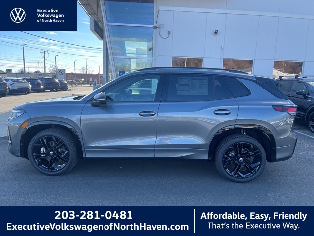 2026 Volkswagen Tiguan SE R-LINE BLACK's photo