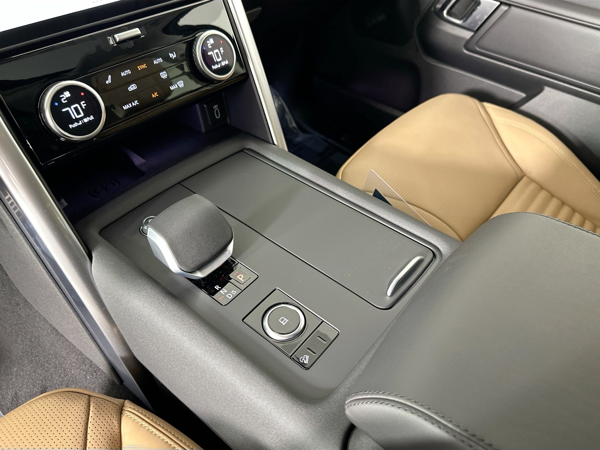 new 2026 Land Rover Discovery car, priced at $86,981