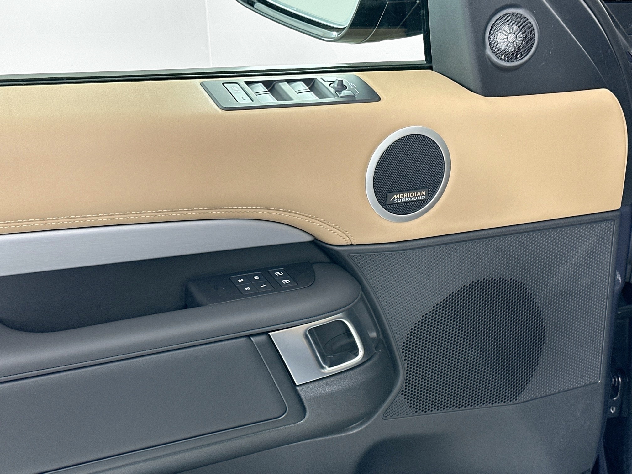 new 2026 Land Rover Discovery car, priced at $86,981