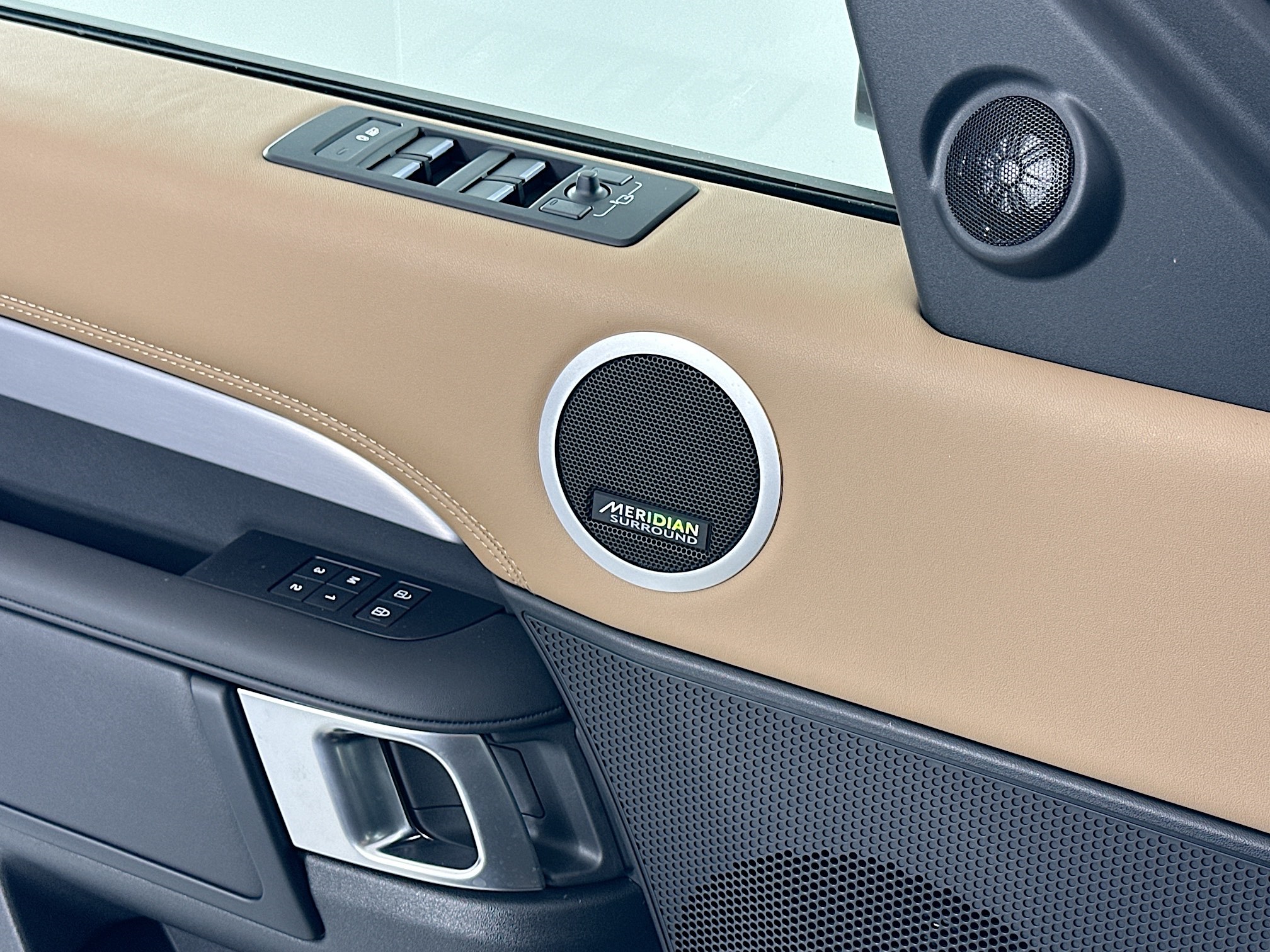 new 2026 Land Rover Discovery car, priced at $86,981