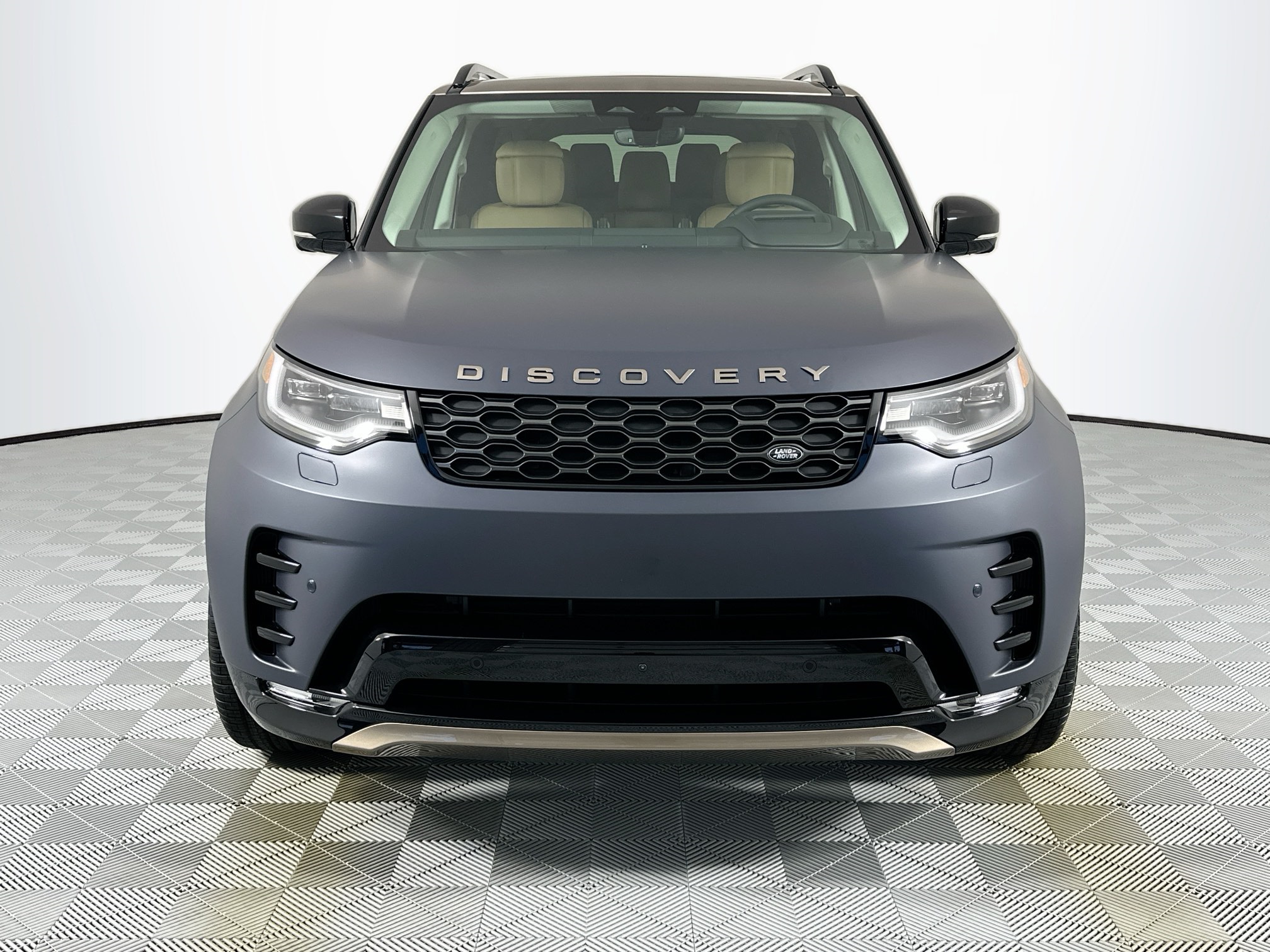 new 2026 Land Rover Discovery car, priced at $86,981