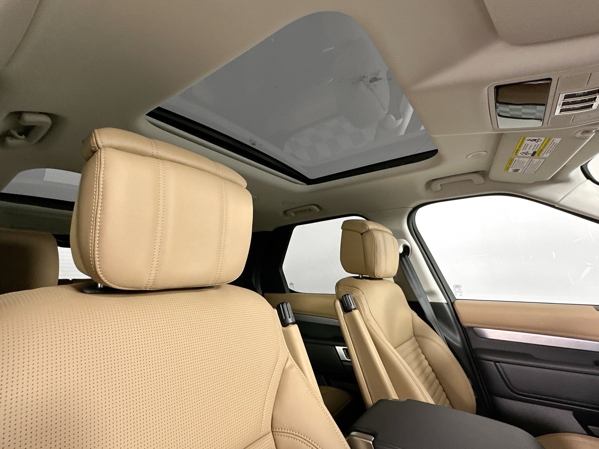 new 2026 Land Rover Discovery car, priced at $86,981