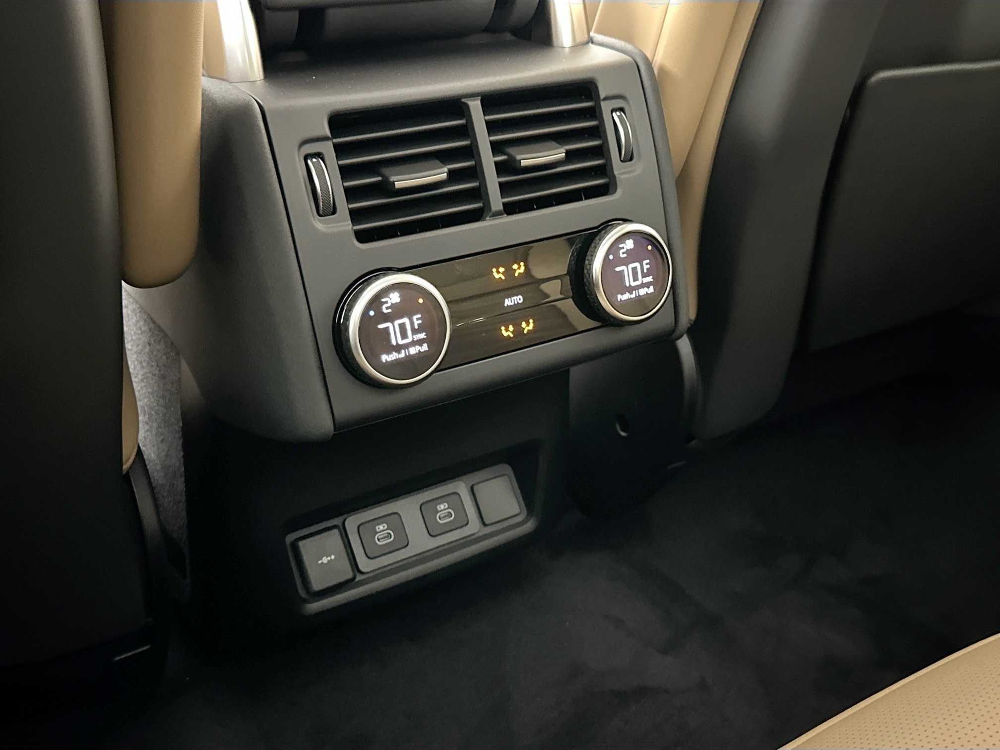 new 2026 Land Rover Discovery car, priced at $86,981