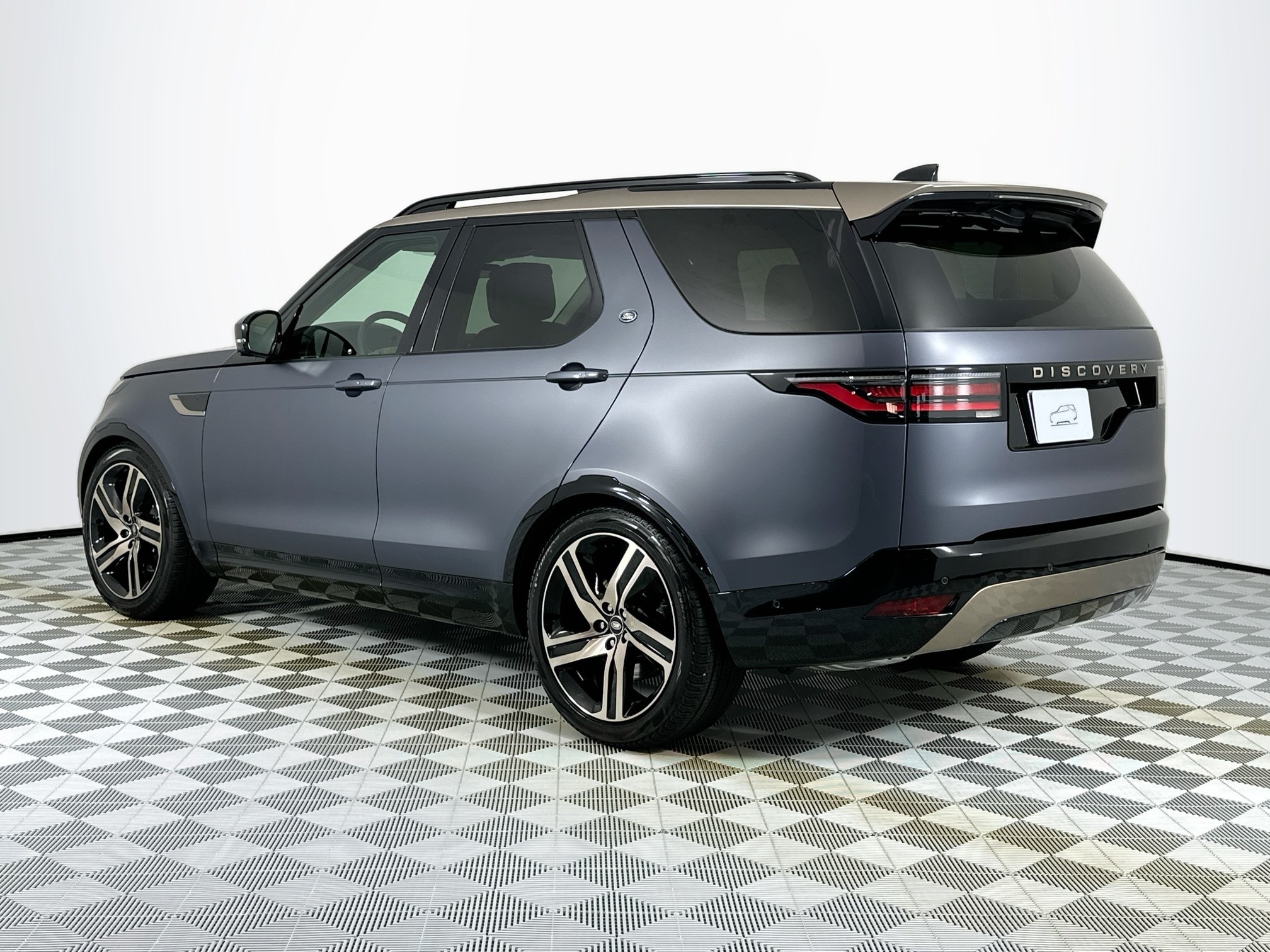 new 2026 Land Rover Discovery car, priced at $86,981