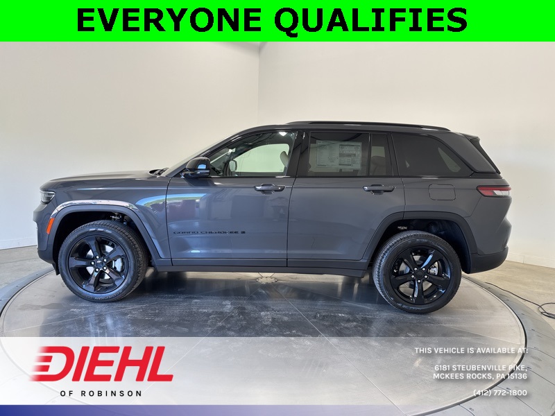 2025 Jeep Grand Cherokee Limited photo 3