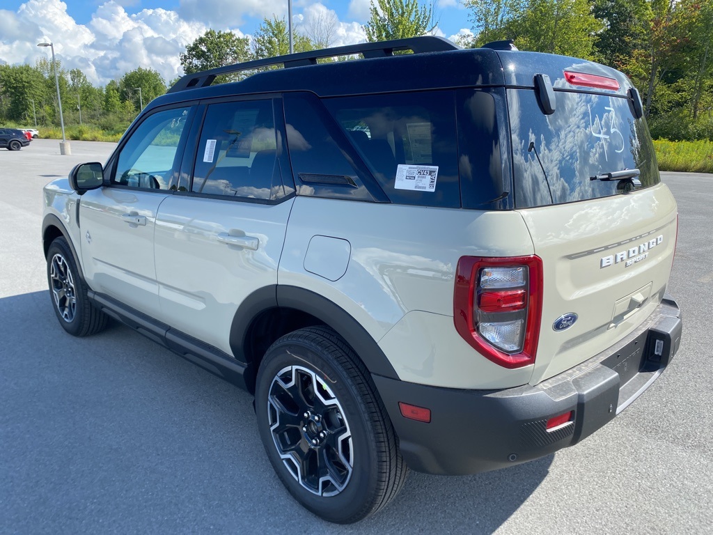 2025 Ford Bronco Sport Outer Banks photo 12