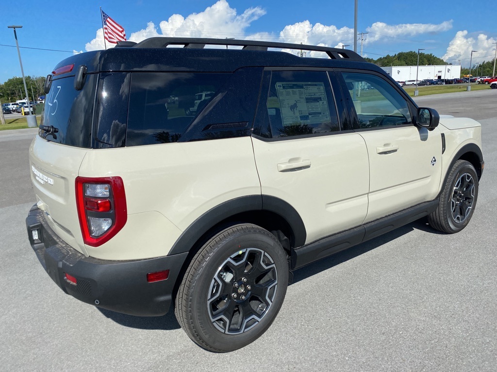 2025 Ford Bronco Sport Outer Banks photo 14