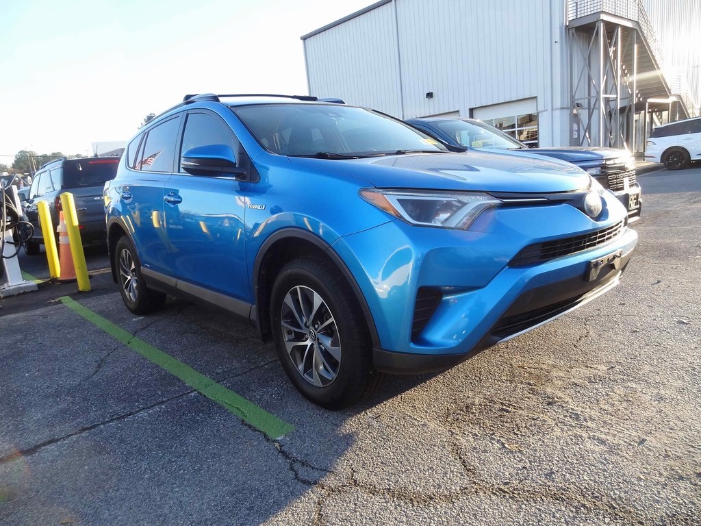 2018 Toyota RAV4 LE's photo