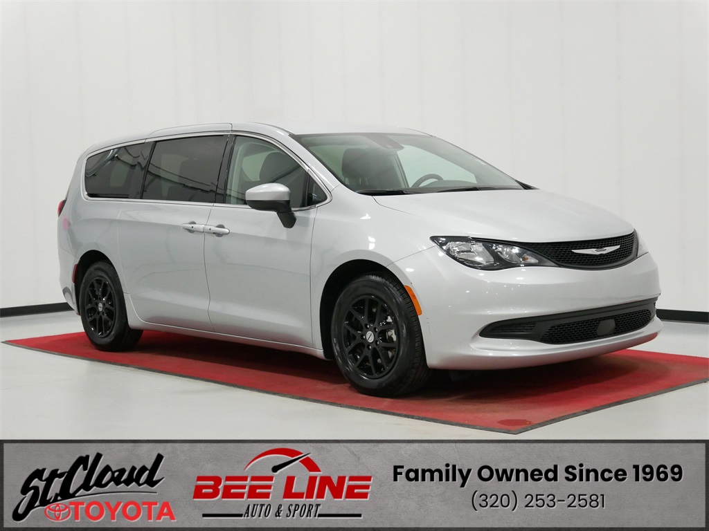 2023 Chrysler Voyager LX's photo