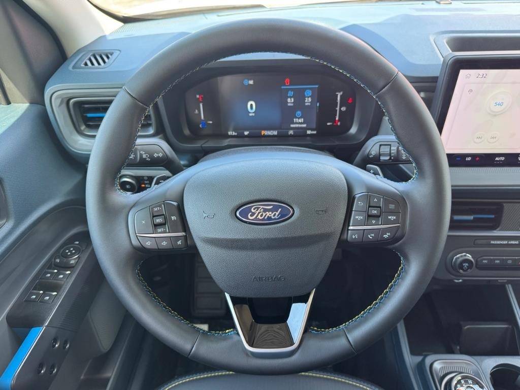 2025 Ford Maverick photo 12