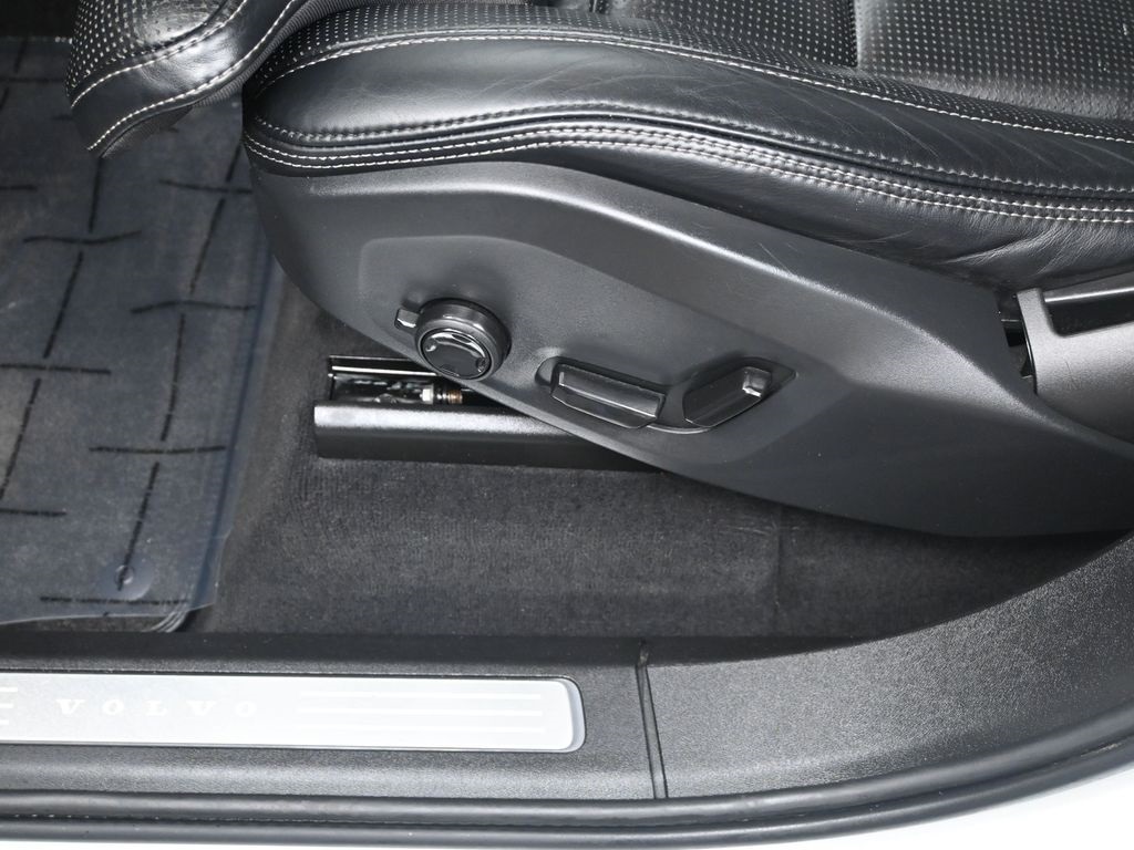 2022 Volvo XC90 T6 Inscription photo 9