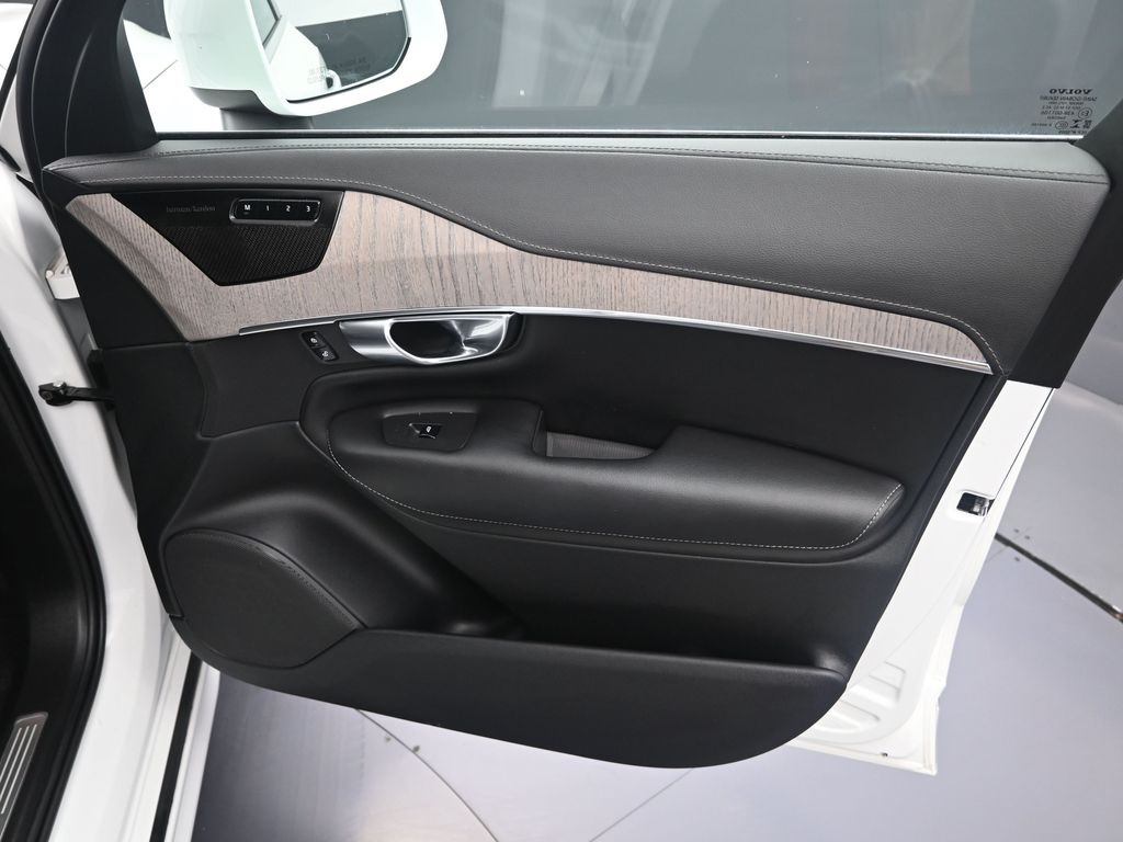 2022 Volvo XC90 T6 Inscription photo 31