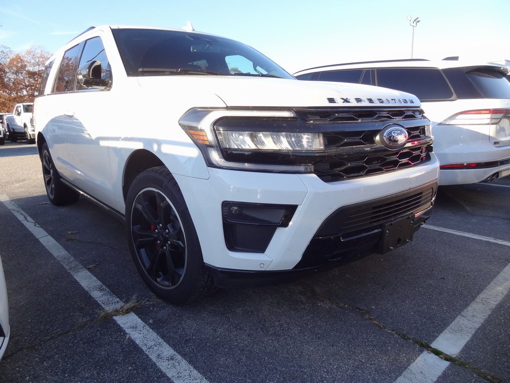 2022 Ford Expedition Limited's photo