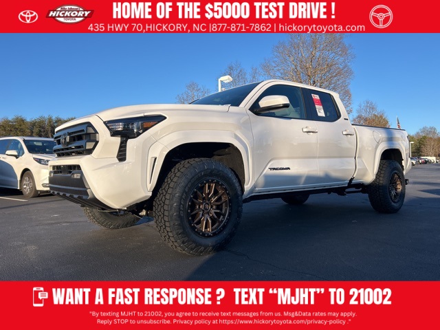 2025 Toyota Tacoma SR5's photo