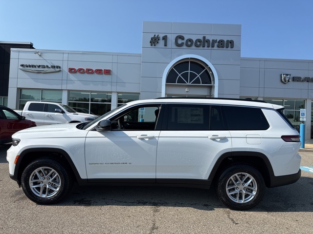 2025 Jeep Grand Cherokee Laredo X photo 2