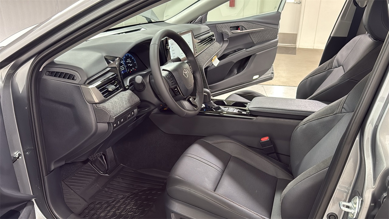 2026 Toyota Camry XLE photo 7