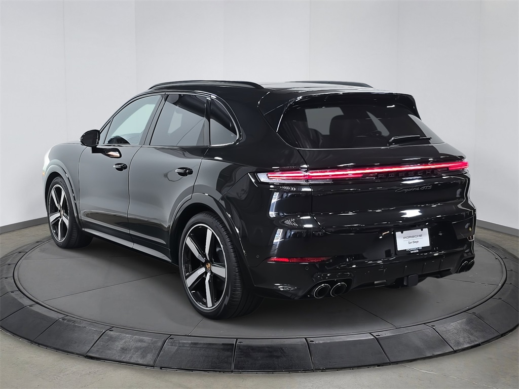 2025 Porsche Cayenne GTS photo 2