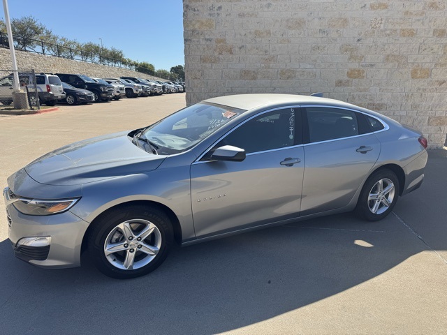 2024 Chevrolet Malibu 1LT photo 2