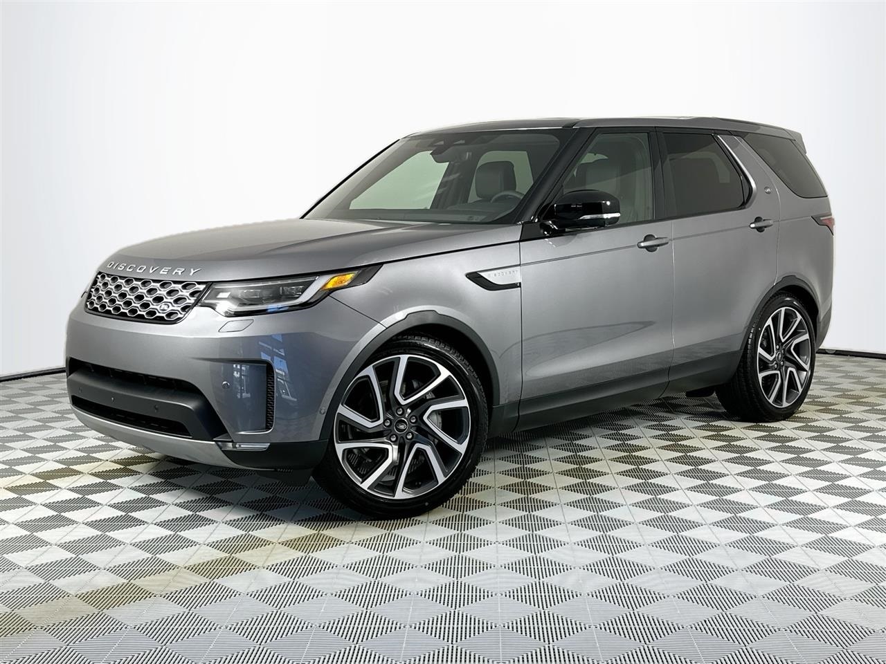 used 2025 Land Rover Discovery car, priced at $63,449