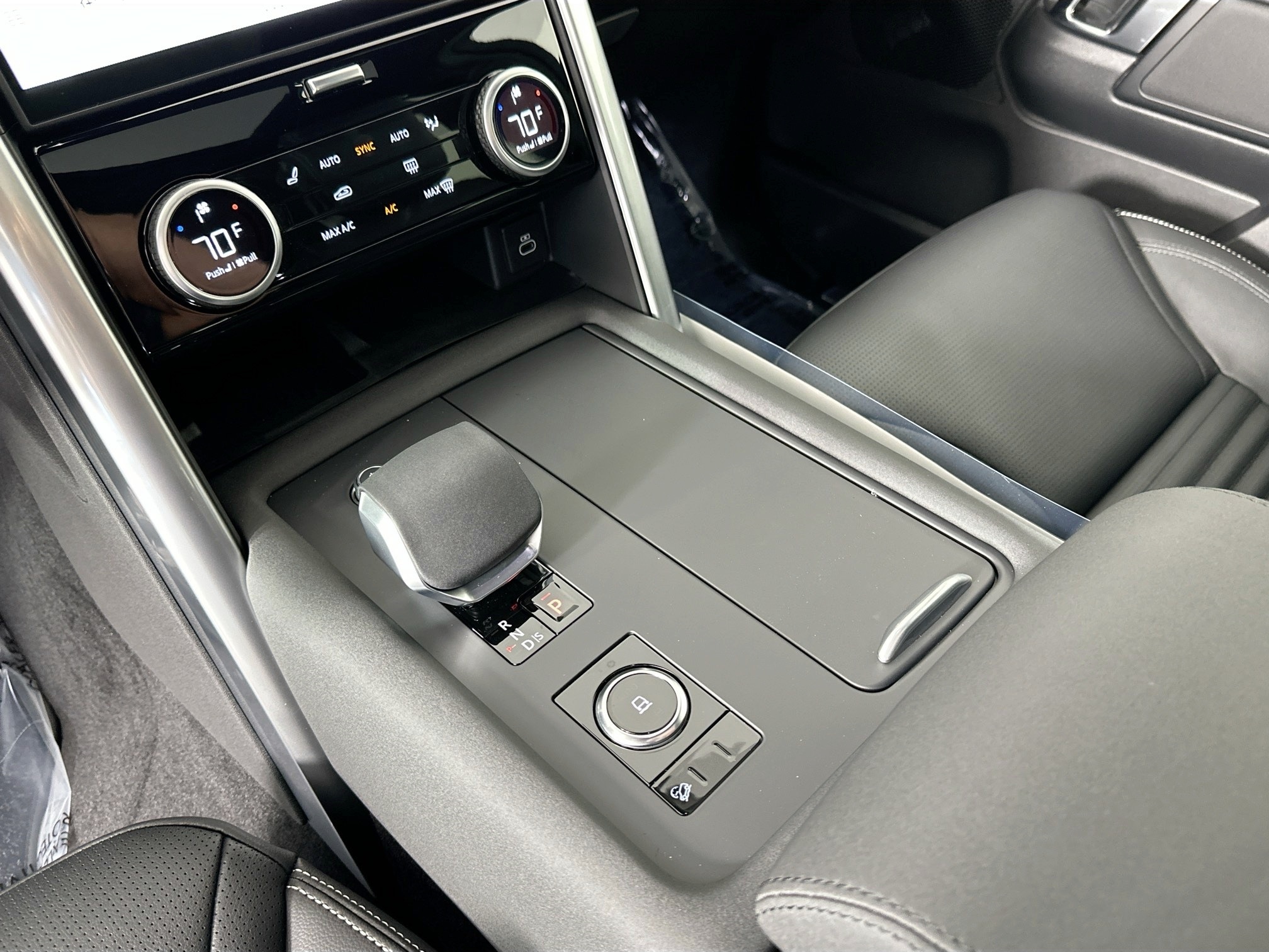 used 2025 Land Rover Discovery car, priced at $63,449