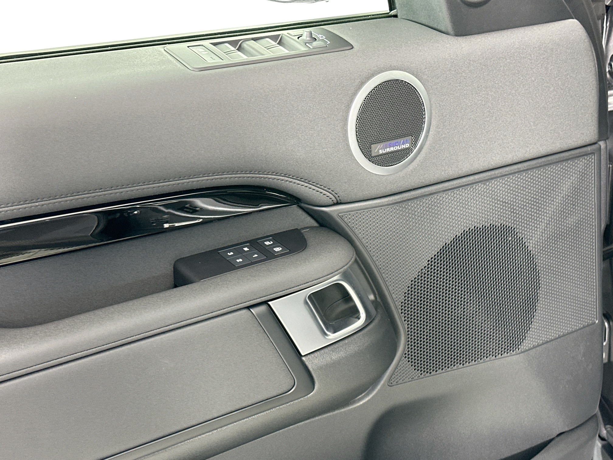 used 2025 Land Rover Discovery car, priced at $63,449