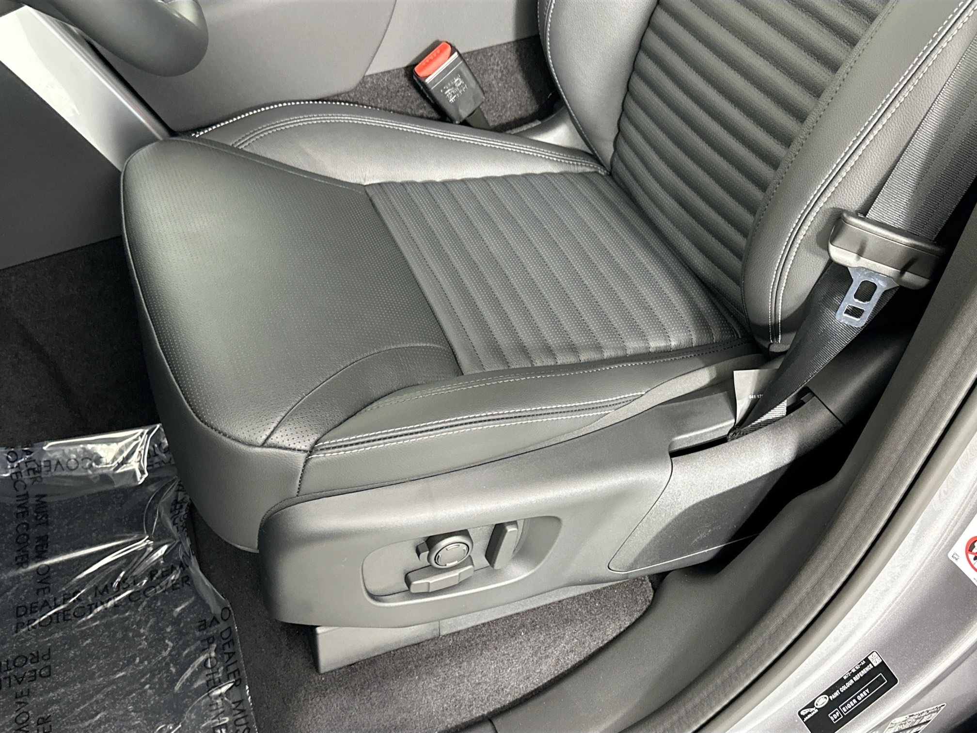 used 2025 Land Rover Discovery car, priced at $63,449