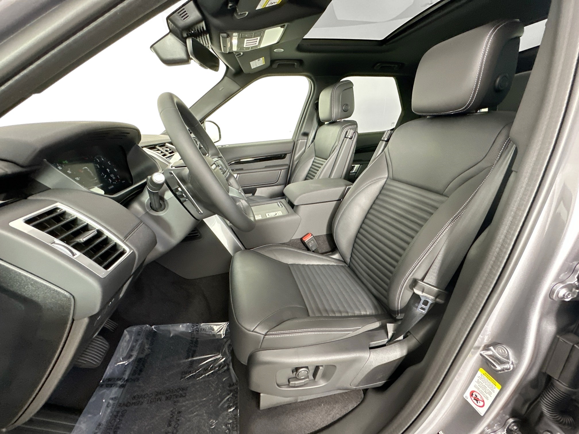 used 2025 Land Rover Discovery car, priced at $63,449