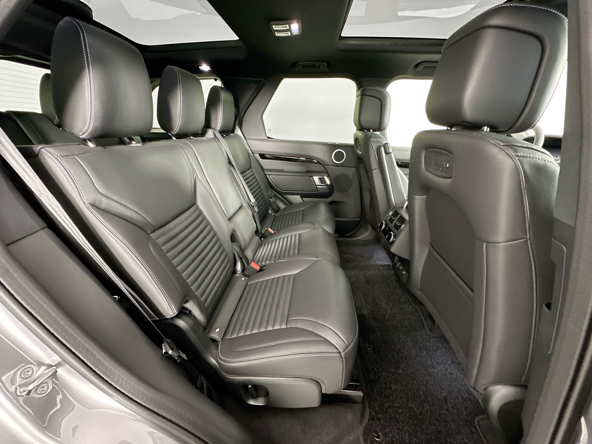 used 2025 Land Rover Discovery car, priced at $63,449