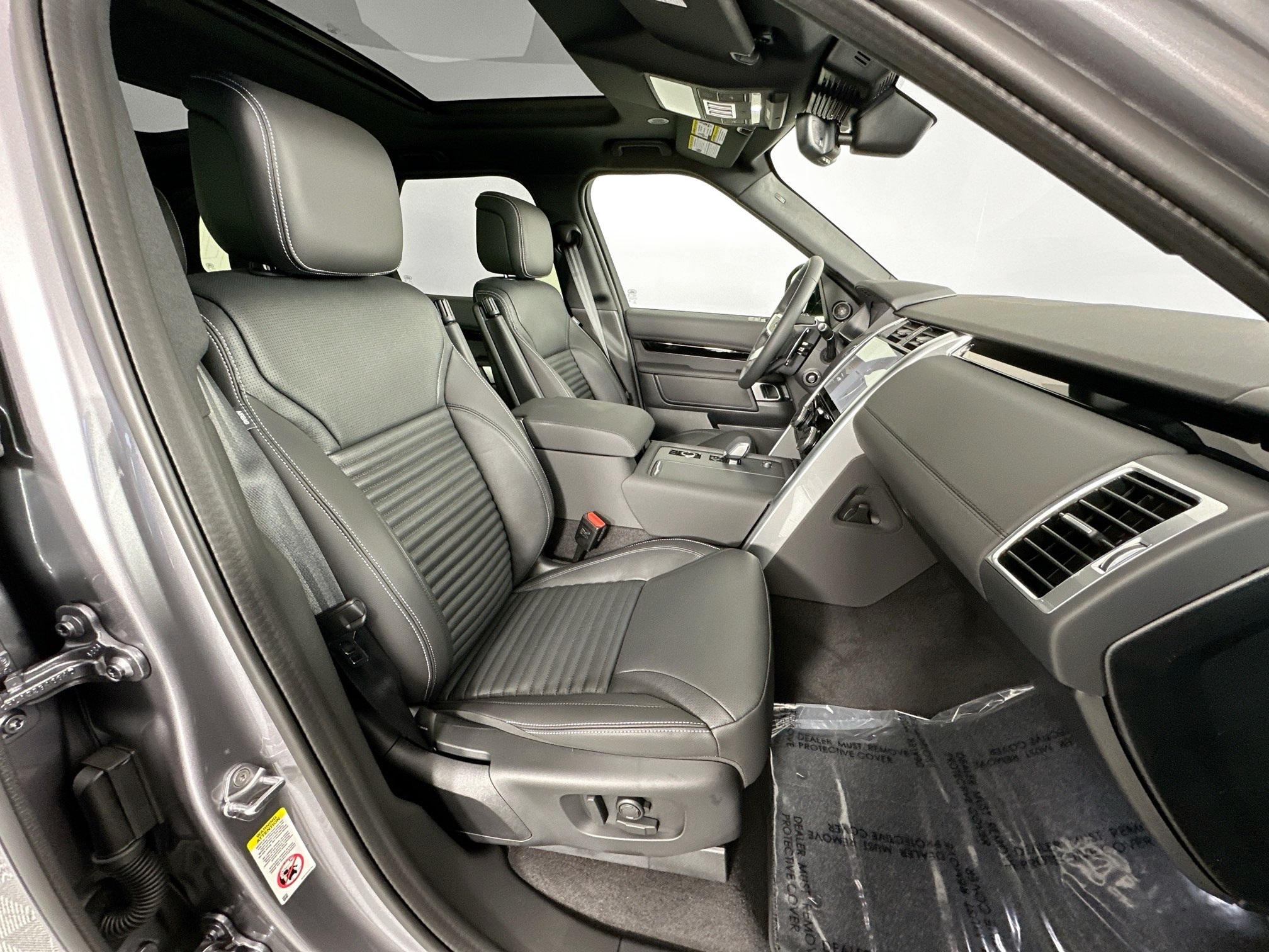 used 2025 Land Rover Discovery car, priced at $63,449