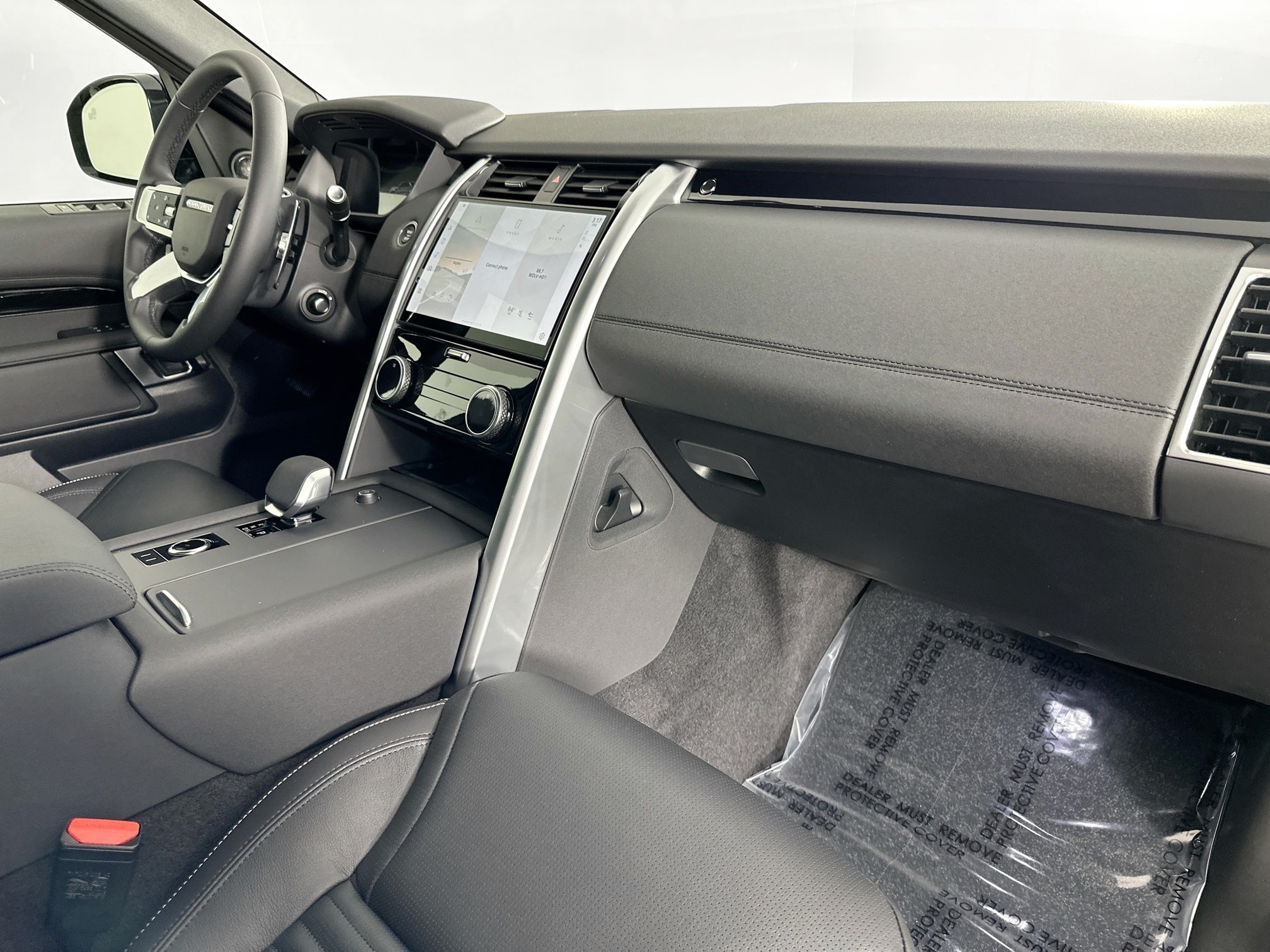 used 2025 Land Rover Discovery car, priced at $63,449