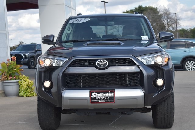 2017 Toyota 4Runner TRD Off-Road Premium photo 2