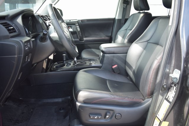 2017 Toyota 4Runner TRD Off-Road Premium photo 8