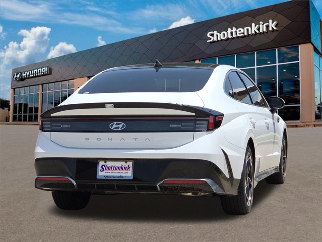 New 2025 Hyundai Sonata 4dr Car