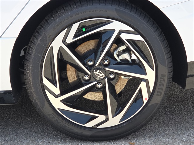 New 2025 Hyundai Sonata 4dr Car