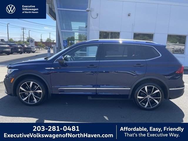 2023 Volkswagen Tiguan SEL R-LINE's photo