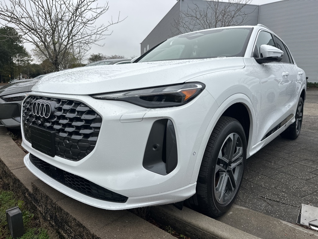 2025 Audi Q5 quattro Premium TFSI