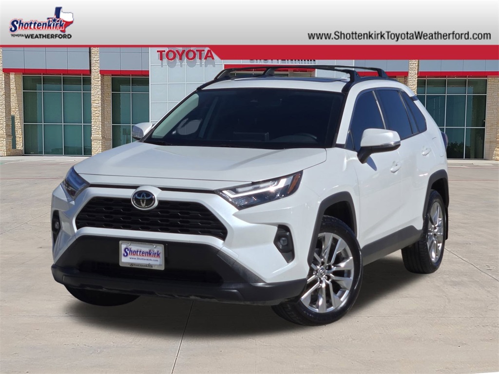 2023 Toyota RAV4 XLE Premium's photo