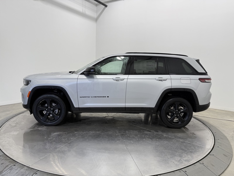 2025 Jeep Grand Cherokee Altitude X photo 2