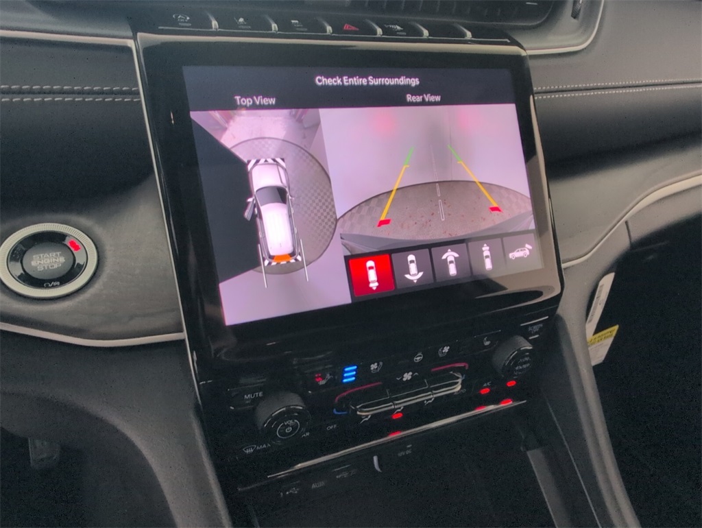 new 2025 Jeep Grand Cherokee car, priced at $45,180