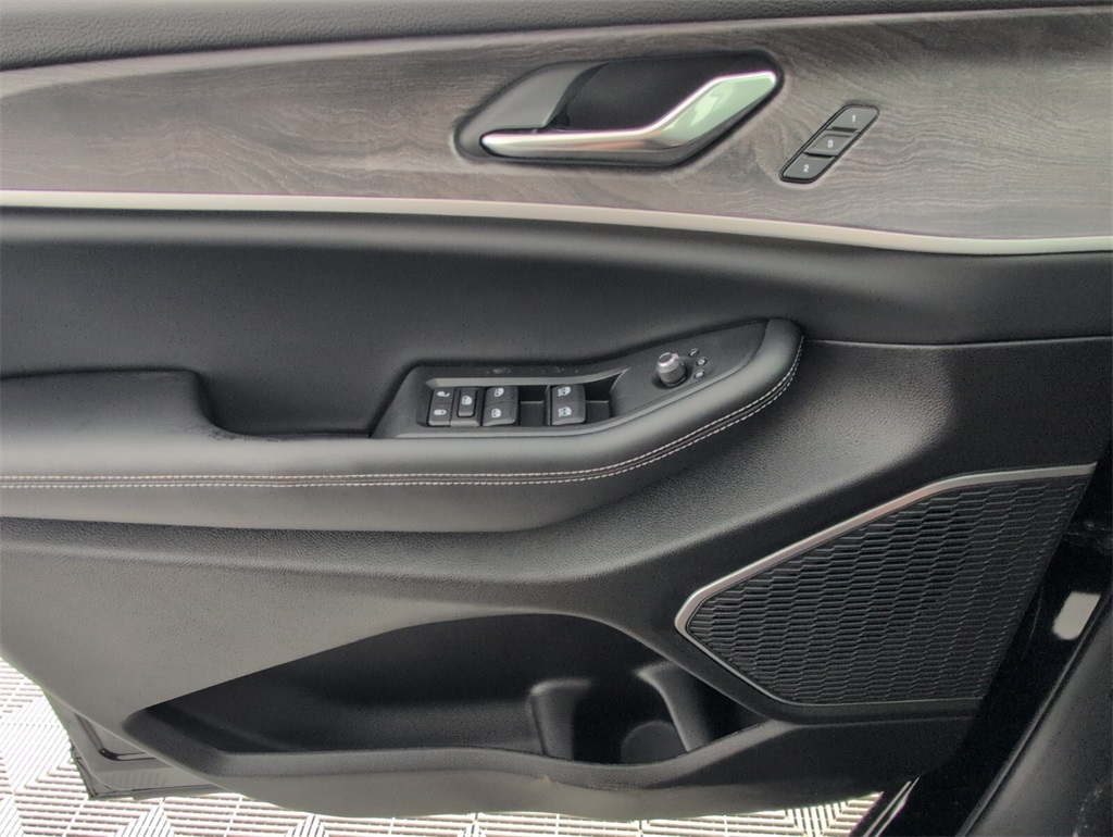 new 2025 Jeep Grand Cherokee car, priced at $45,180