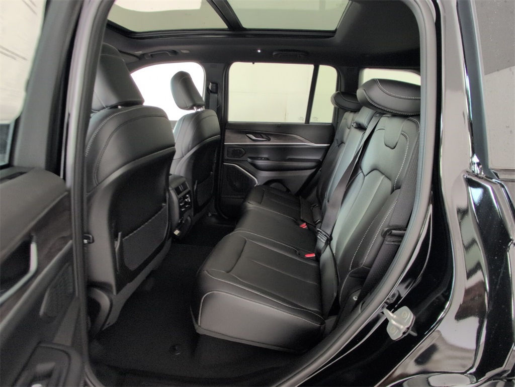 new 2025 Jeep Grand Cherokee car, priced at $45,180