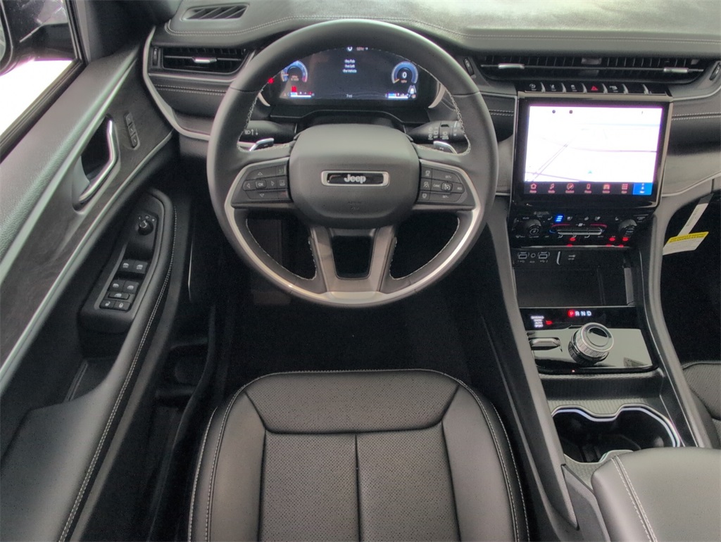 new 2025 Jeep Grand Cherokee car, priced at $45,180
