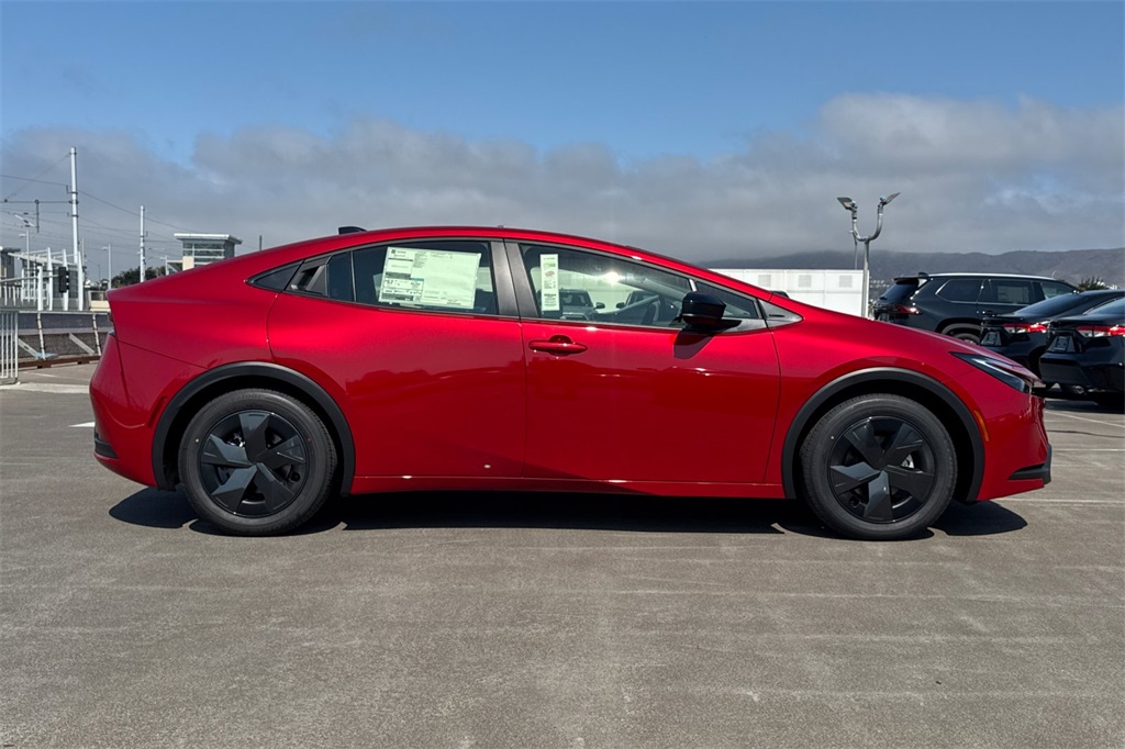2026 Toyota Prius LE photo 4
