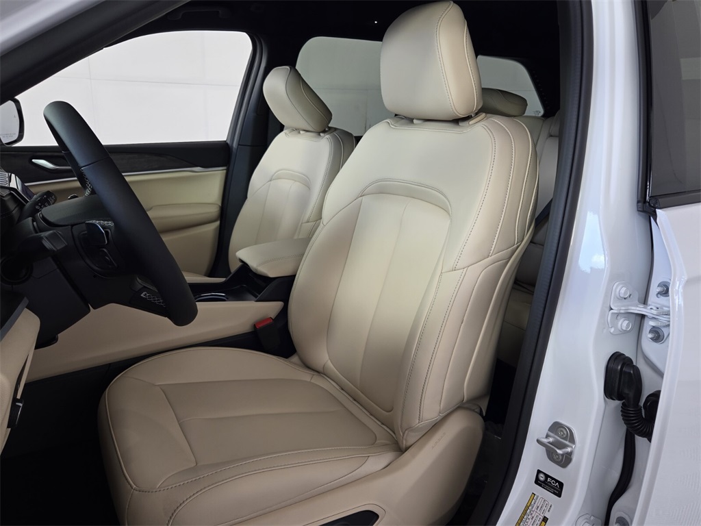 new 2025 Jeep Grand Cherokee car, priced at $35,925