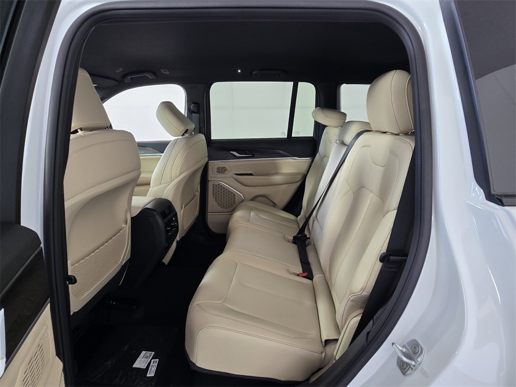 new 2025 Jeep Grand Cherokee car, priced at $35,925