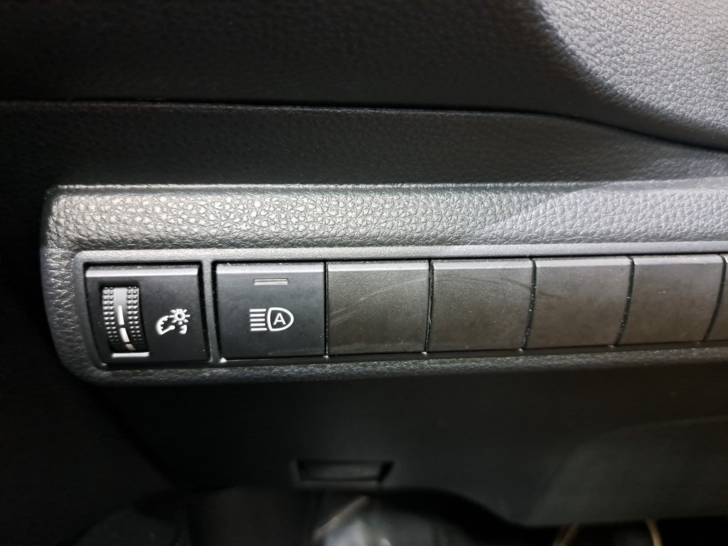 2022 Toyota Corolla LE Sedan 4 Dr. FWD 22