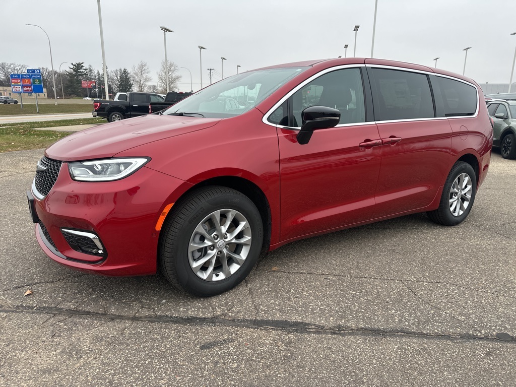 2026 Chrysler Pacifica photo 4