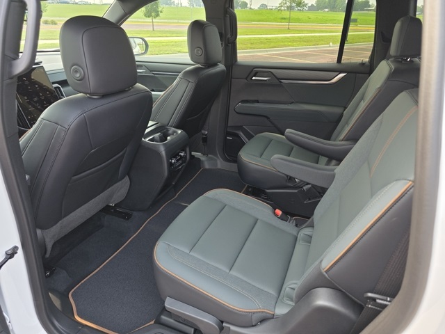 2024 GMC Acadia AT4