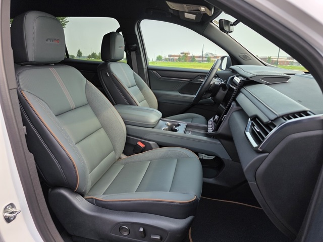 2024 GMC Acadia AT4
